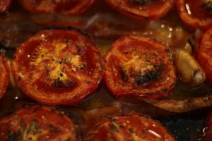 Roasted tomatoes with garlic and bacon