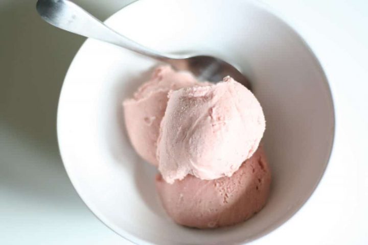 Baileys Strawberry Ice Cream