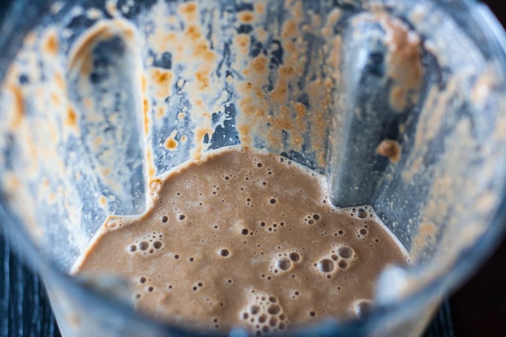 Oatmeal-Banana-Coffee-Protein-Smoothie-in-blender-jar