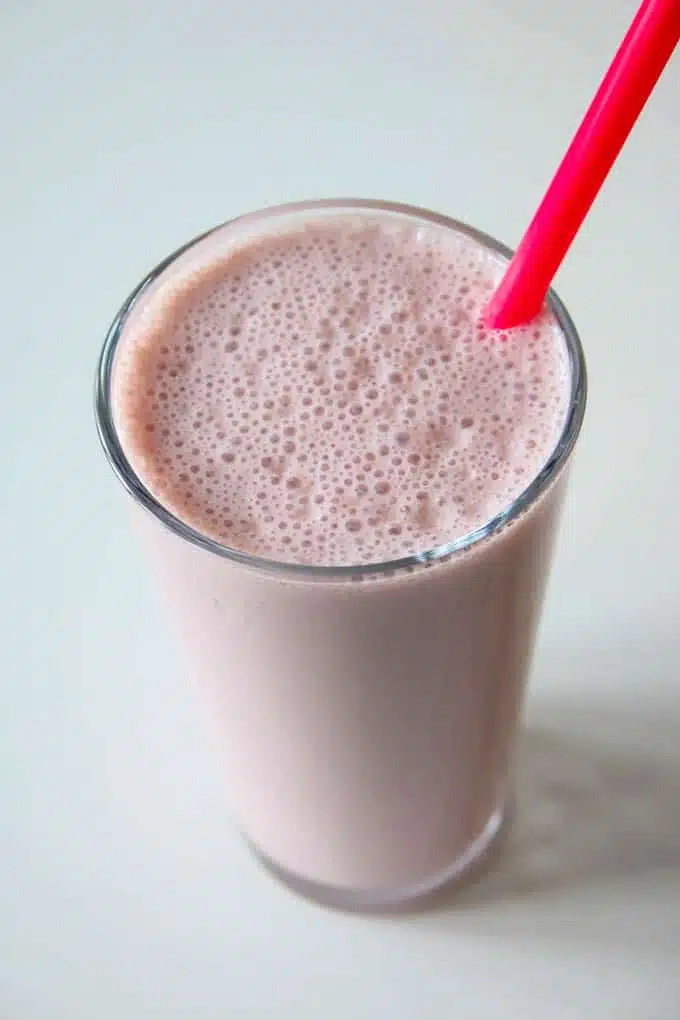 This pomegranate chocolate smoothie is a simple 4 ingredient smoothie that is easy to make and tastes great.
