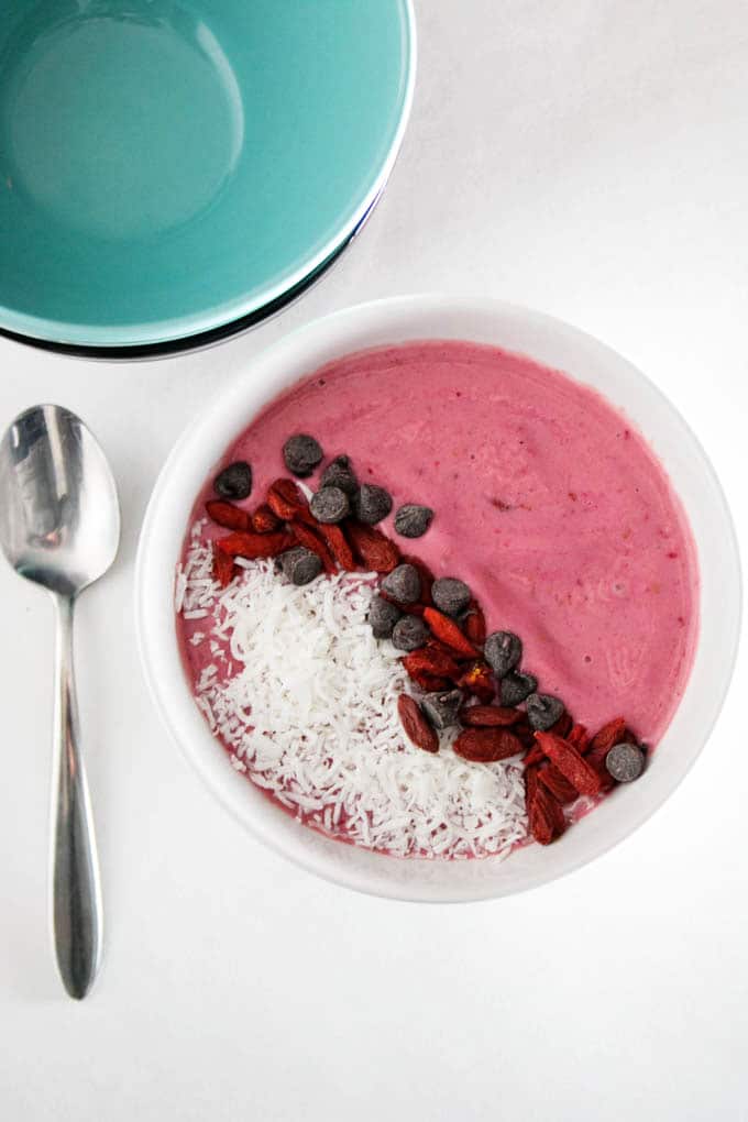This raspberry yogurt dessert bowl is delicious and nutritious. It doesn't hurt that it tastes like frozen yogurt from my favourite place.