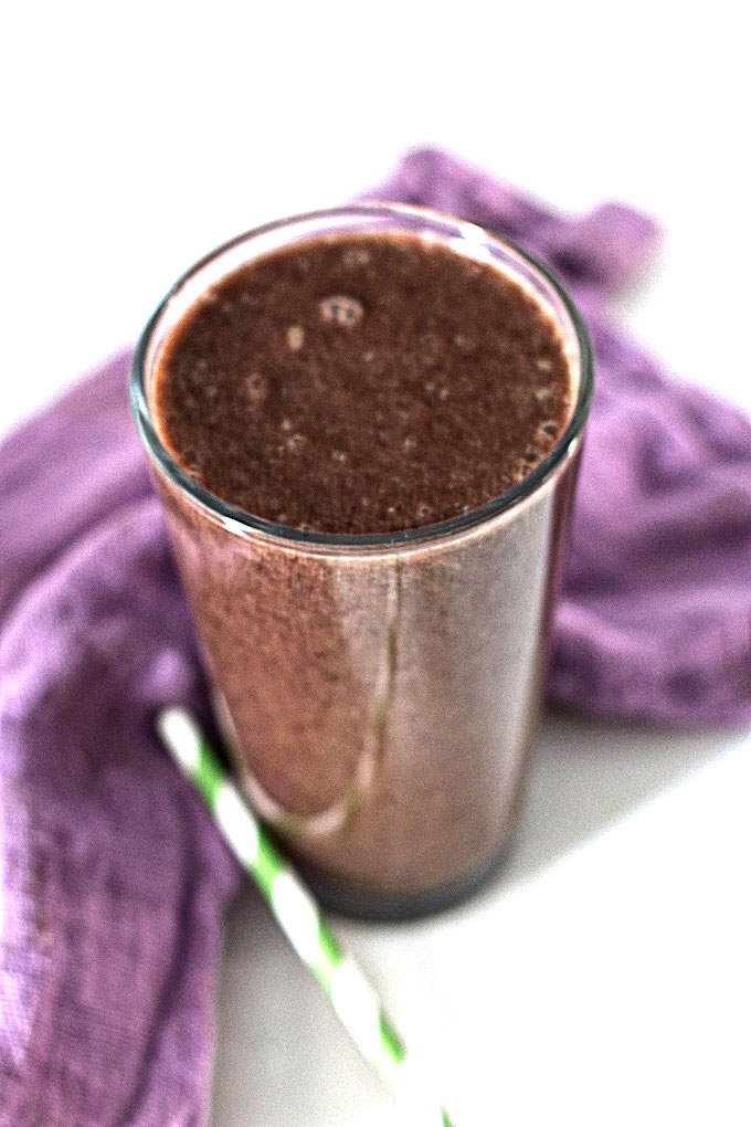 A delicious, easy to make blueberry orange apple green smoothie packed with flavour and fibre. 
