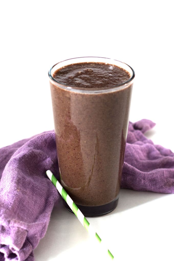 A delicious, easy to make blueberry orange apple green smoothie packed with flavour and fibre. 