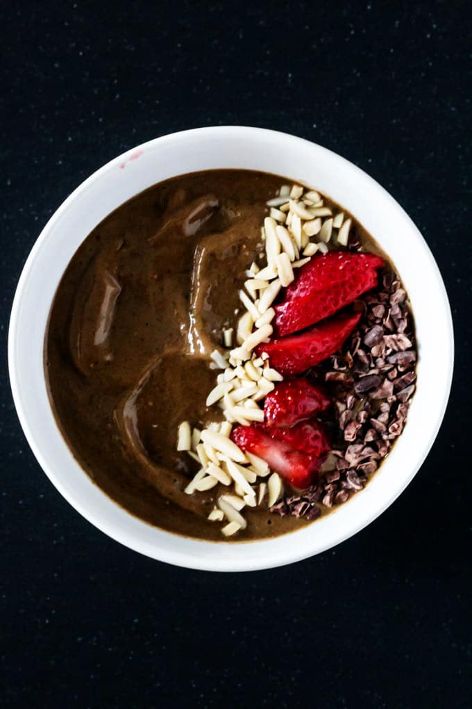 Chocolate Strawberry Smoothie Bowl » Blender Happy