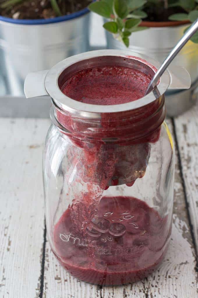 Tired of drinks that contain ingredients you can’t pronounce. Try this easy Sparkling Berry Soda that you can make in the comfort of your home.