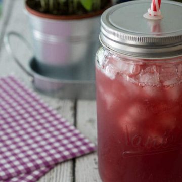 Tired of drinks that contain ingredients you can’t pronounce. Try this easy Sparkling Berry Soda that you can make in the comfort of your home.