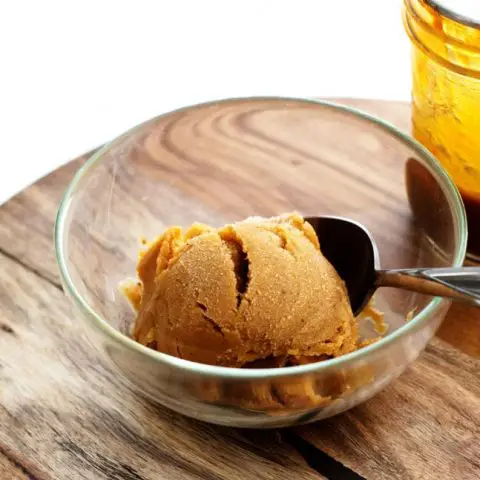 a bowl of maple pumpkin ice cream with a spoon