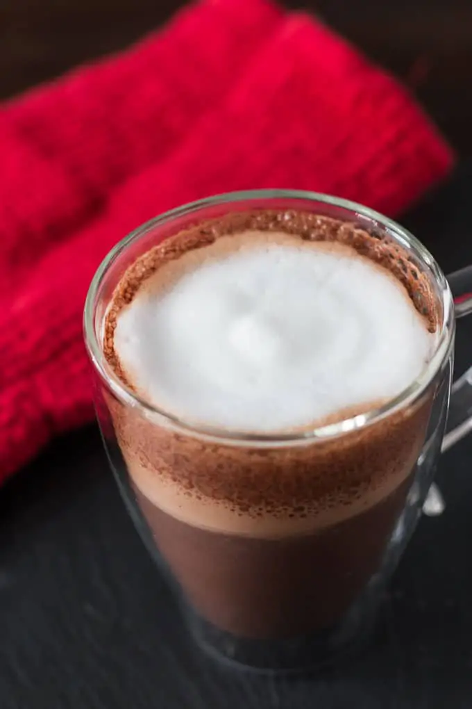 This gingerbread hot cocoa combines the best of both worlds with the wonderful chocolatey taste of good quality cocoa and the spiciness of ginger, nutmeg, cinnamon and cloves.