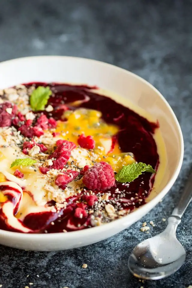 Mango Smoothie bowl - Looking for a lighter, healthier way to start your day? Smoothie bowls are tasty and can pack a great nutritional punch.