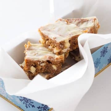 Just four ingredients and 20 minutes to make these easy and tasty gingersnap eggnog blondies.