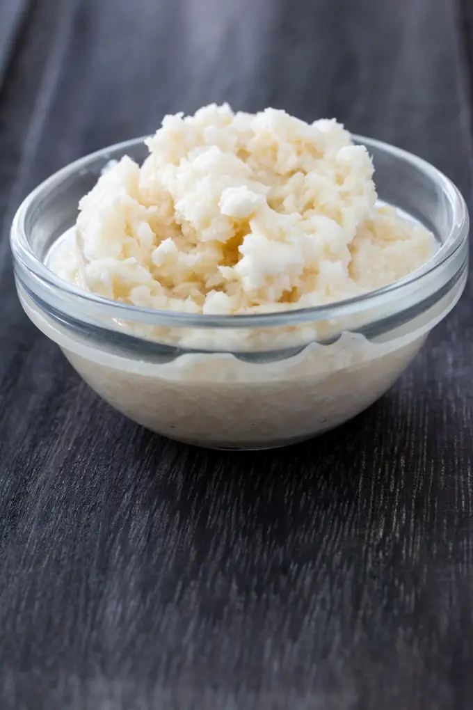 Eliminating sugar from your diet? Try making this easy 3 ingredient whole30 compliant horseradish in less than 5 minutes.