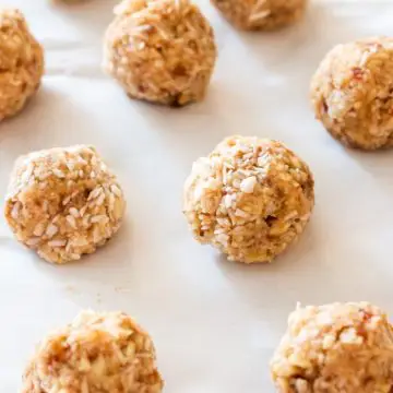 These little yet oh-so flavorful snack bites get their boost from unsweetened apple sauce, medjool dates, cashews and coconut. Super easy to make and even easier to enjoy.