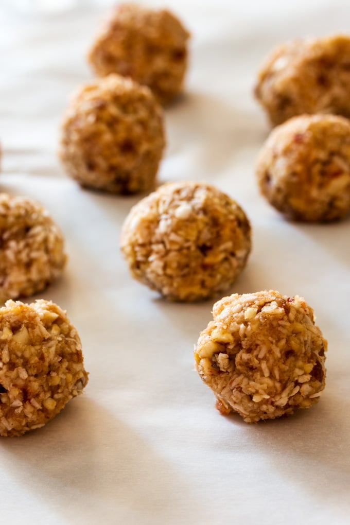 These little yet oh-so flavorful snack bites get their boost from unsweetened apple sauce, medjool dates, cashews and coconut. Super easy to make and even easier to enjoy.